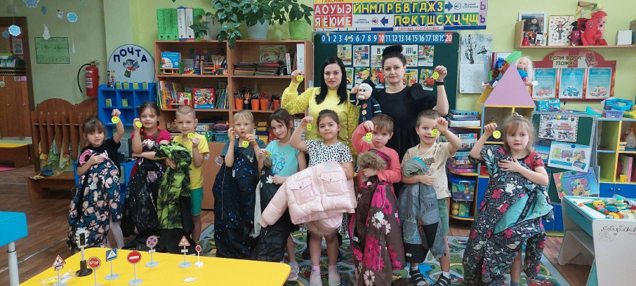 Профилактическая акция "Засветись! Стань заметнее на дороге!" (подготовительная группа "Теремок") Профилактическая акция "Засветись! Стань заметнее на дороге!" (подготовительная группа "Теремок").